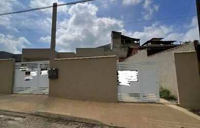 Imagem: A casa possui 2 Dormitórios, 1 Banheiro, 2 Vagas na garagem