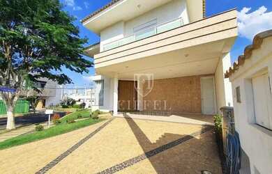 Imagem: A casa em condomínio possui 3 Dormitórios, 4 Banheiros, 4