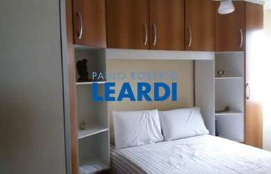 Imagem: O apartamento possui 2 Dormitórios, 1 Banheiro, 1 Vaga na garagem