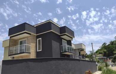 Imagem: A casa possui 3 Dormitórios, 3 Banheiros, 2 Vagas na garagem