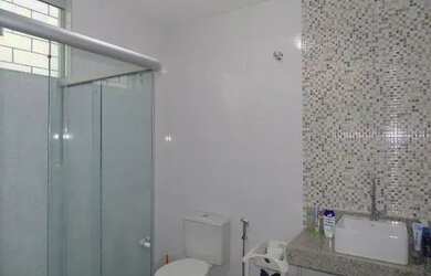 Imagem: A casa possui 2 Dormitórios, 2 Banheiros, 1 Vaga na garagem