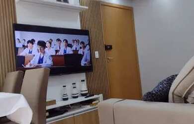 Imagem: O apartamento possui 2 Dormitórios, 1 Banheiro, 1 Vaga na garagem