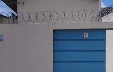 Imagem: A casa possui 3 Dormitórios, 2 Banheiros, 1 Vaga na garagem