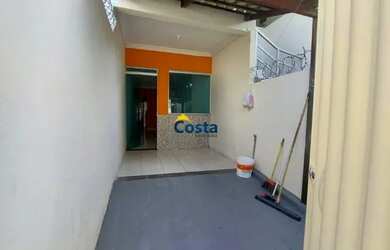 Imagem: A casa possui 2 Dormitórios, 1 Banheiro, 1 Vaga na garagem