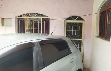 Imagem: A casa possui 1 Dormitório, 1 Banheiro e 1 Vaga na garagem