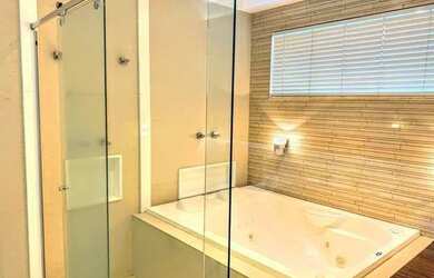 Imagem 9: Casa de condomínio para aluguel e venda tem 350 metros quadrados com...