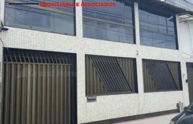 Imagem: A casa possui 5 Dormitórios, 3 Banheiros, 3 Vagas na garagem