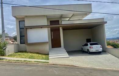 Imagem: A casa em condomínio possui 4 Dormitórios, 4 Banheiros, 4