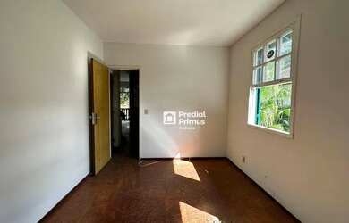 Imagem: O apartamento possui 3 Dormitórios, 1 Banheiro, 1 Vaga na garagem