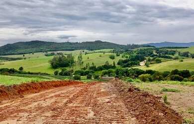 Imagem: O terreno possui 500m² de Área e está localizado em Vila