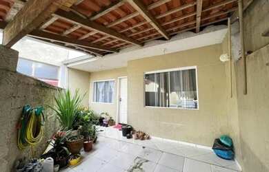 Imagem: A casa possui 2 Dormitórios, 2 Banheiros, 1 Vaga na garagem