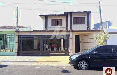 Imagem: A casa possui 4 Dormitórios, 4 Banheiros, 4 Vagas na garagem