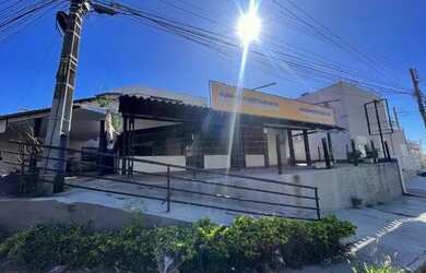 Imagem: A casa possui 5 Dormitórios, 3 Banheiros, 250m² de Área e