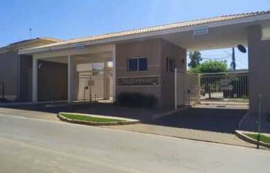 Imagem: A casa em condomínio possui 3 Dormitórios, 2 Banheiros, 2