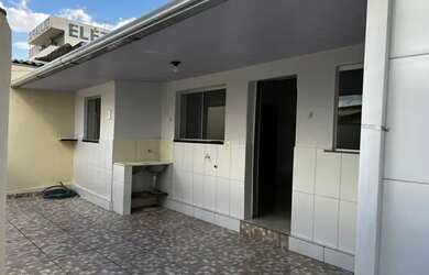 Imagem: A casa possui 2 Dormitórios, 1 Banheiro e está localizado