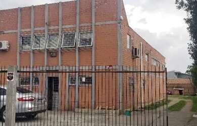 Imagem: O depósito possui 5 Vagas na garagem, 220m² de Área e está