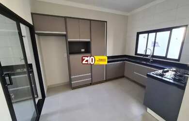 Imagem: A casa em condomínio possui 3 Dormitórios, 2 Banheiros, 2