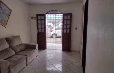 Imagem: A casa possui 2 Dormitórios, 1 Banheiro, 1 Vaga na garagem