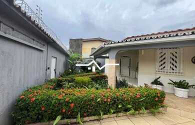 Imagem: A casa possui 5 Dormitórios, 5 Banheiros, 5 Vagas na garagem