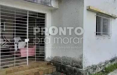 Imagem: A casa possui 3 Dormitórios, 3 Banheiros, 2 Vagas na garagem