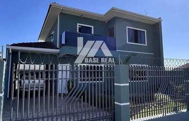 Imagem: A casa possui 3 Dormitórios, 3 Banheiros, 180m² de Área