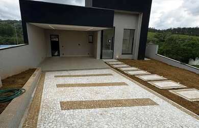 Imagem: A casa em condomínio possui 3 Dormitórios, 5 Banheiros, 179m²