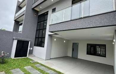 Imagem: A casa possui 3 Dormitórios, 3 Banheiros, 2 Vagas na garagem