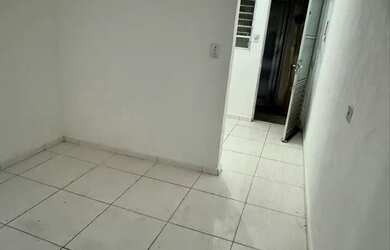 Imagem 3: Alugo quarto e cozinha. 1 Banheiroe1 Dormitório