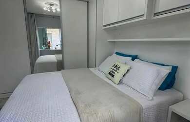 Imagem: A casa possui 3 Dormitórios, 1 Banheiro, 2 Vagas na garagem