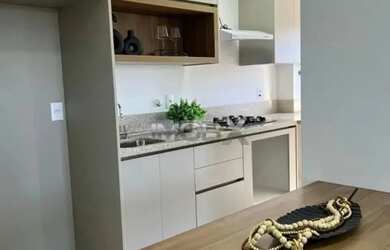 Imagem: O apartamento possui 1 Dormitório, 1 Banheiro, 1 Vaga na garagem