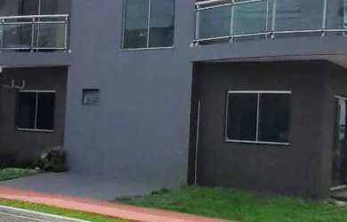 Imagem: A casa em condomínio possui 4 Dormitórios, 5 Banheiros, 1