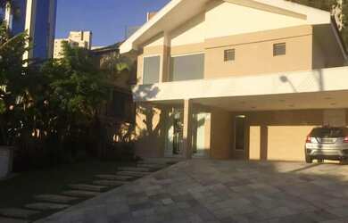 Imagem: A casa em condomínio possui 4 Dormitórios, 5 Banheiros, 5