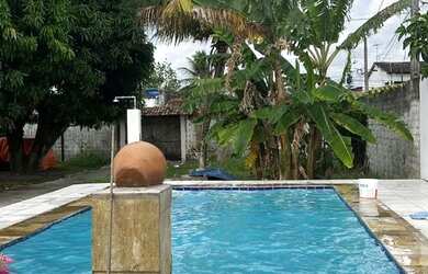 Imagem: A casa possui 2 Dormitórios, 2 Banheiros, 5 Vagas na garagem