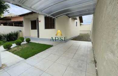 Imagem: A casa possui 2 Dormitórios, 1 Banheiro, 3 Vagas na garagem