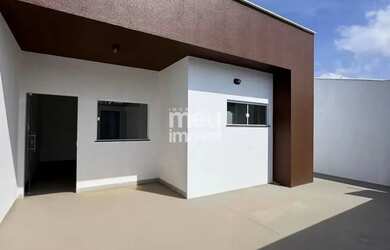 Imagem: A casa possui 2 Dormitórios, 2 Banheiros, 2 Vagas na garagem