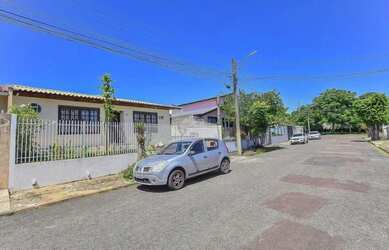 Imagem: A casa possui 2 Dormitórios, 3 Banheiros, 1 Vaga na garagem