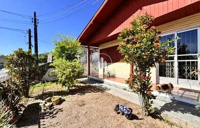 Imagem: A casa possui 2 Dormitórios, 3 Banheiros, 1 Vaga na garagem