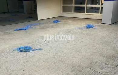 Imagem: O depósito possui 5 Vagas na garagem, 459m² de Área e está