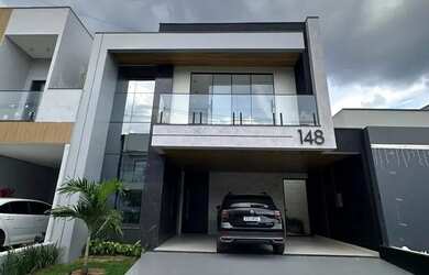 Imagem: A casa possui 3 Dormitórios, 4 Banheiros, 2 Vagas na garagem