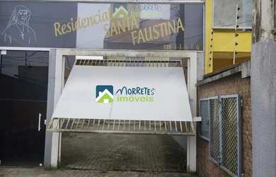 Imagem: A casa possui 3 Dormitórios, 2 Banheiros, 1 Vaga na garagem