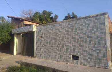 Imagem: A casa possui 2 Dormitórios, 2 Banheiros, 2 Vagas na garagem