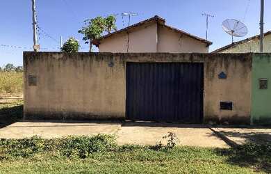 Imagem: A casa possui 2 Dormitórios, 1 Banheiro, 1 Vaga na garagem