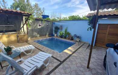 Imagem: A casa possui 2 Dormitórios, 2 Banheiros, 2 Vagas na garagem