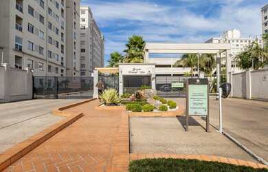 Imagem: O apartamento possui 2 Dormitórios, 1 Banheiro, 1 Vaga na garagem