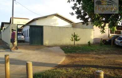 Imagem: A casa possui 2 Dormitórios, 1 Banheiro, 3 Vagas na garagem