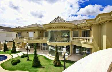 Imagem: A casa em condomínio possui 5 Dormitórios, 5 Banheiros, 5