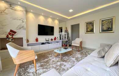 Imagem: A casa possui 3 Dormitórios, 3 Banheiros, 3 Vagas na garagem