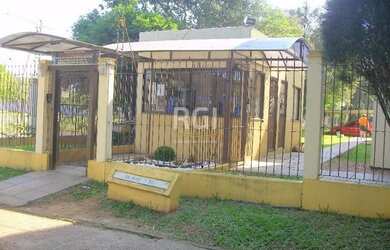 Imagem: O apartamento possui 3 Dormitórios, 1 Banheiro, 1 Vaga na garagem