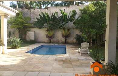 Imagem: A casa em condomínio possui 4 Dormitórios, 5 Banheiros, 5