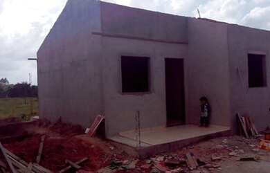 Imagem 2: Vendo um terreno de 2000 metros quadrados com 8 casas